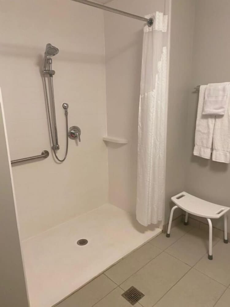 Holiday Inn Express & Suites Warrensburg North by IHG - photo 19