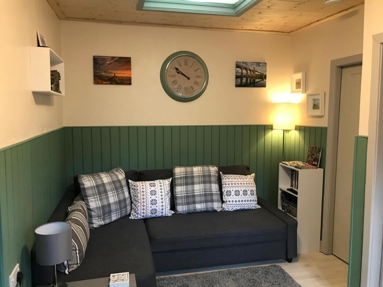 Apartment Flat 3 — 4-Star Luxury Hotel in Menai Bridge, United Kingdom