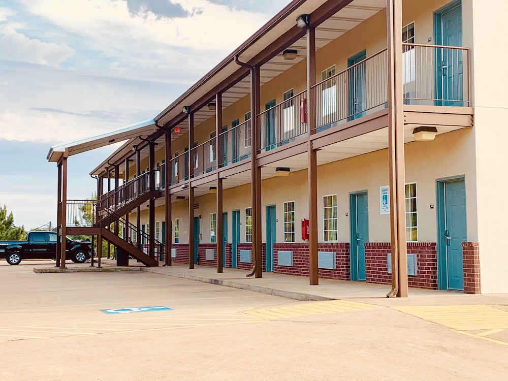 Weston Inn & Suites - photo 42