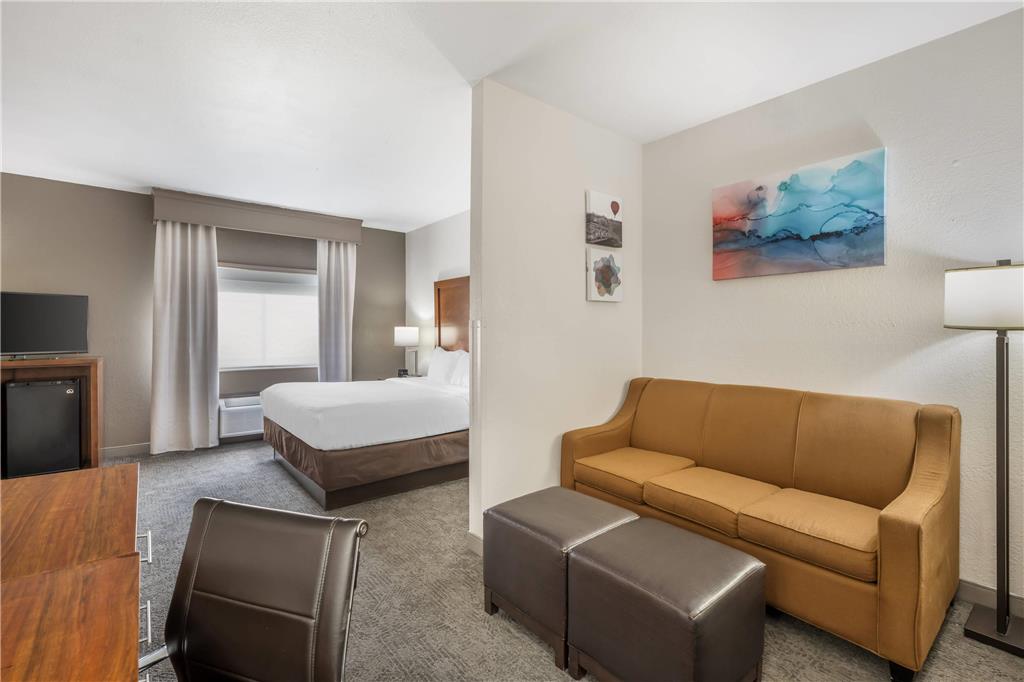 Comfort Suites Omaha Northwest - photo 32
