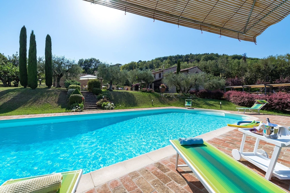 Villa Emilianna 12&2 by Marche Holiday Villas — 4-Star Luxury Hotel in Fano, Italy