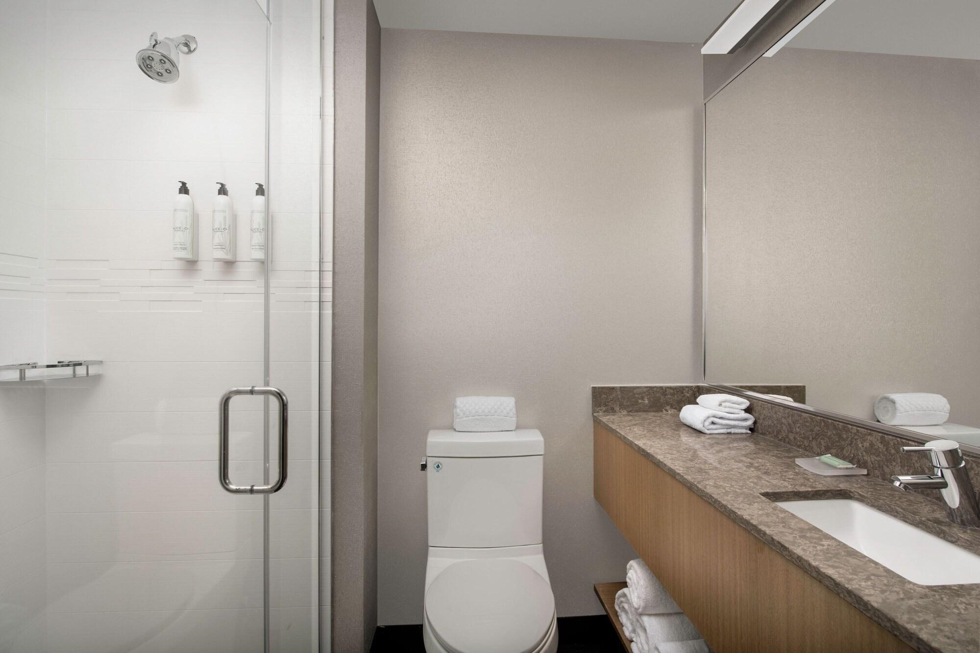 SpringHill Suites by Marriott New York Queens - photo 6