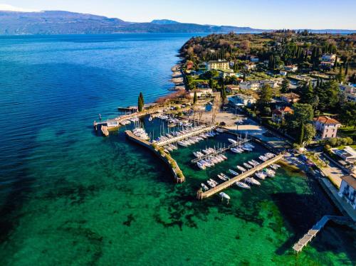 Vista lago da sogno Portese — 4-Star Luxury Hotel in San Felice Del Benaco, Italy