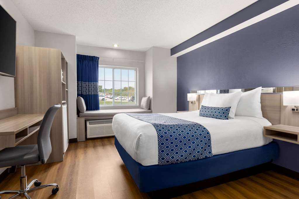 Microtel Inn & Suites by Wyndham Lincoln - photo 12