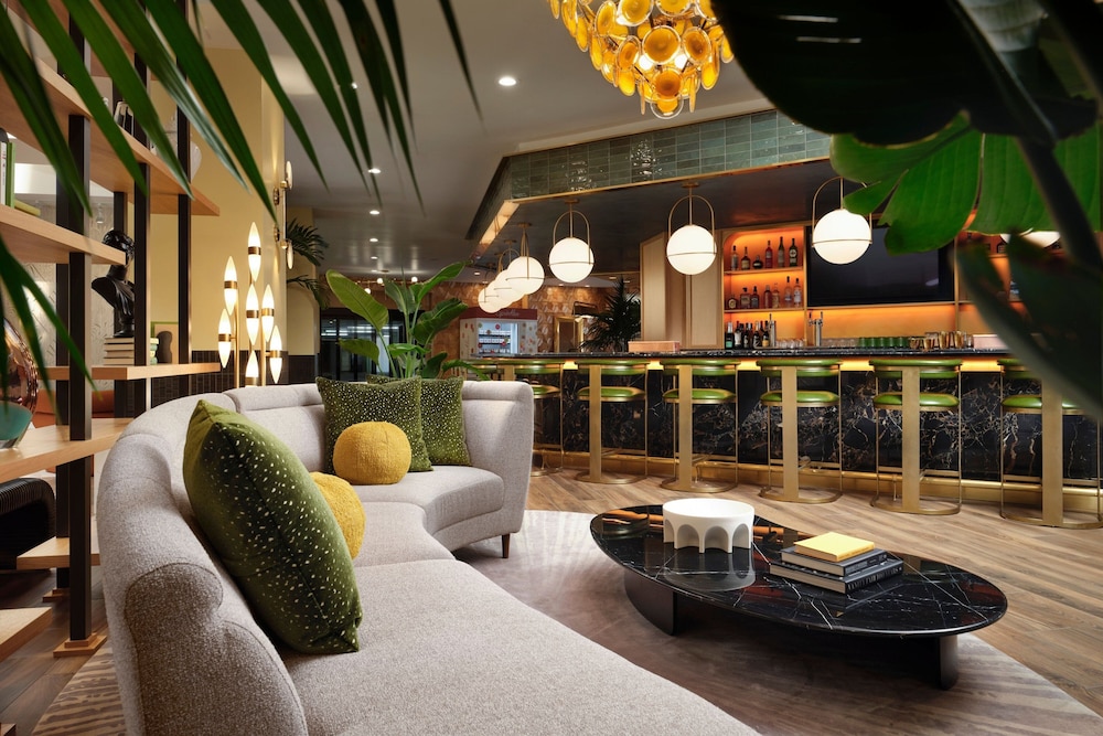 Burton House Beverly Hills A Tribute Portfolio Hotel - featured photo