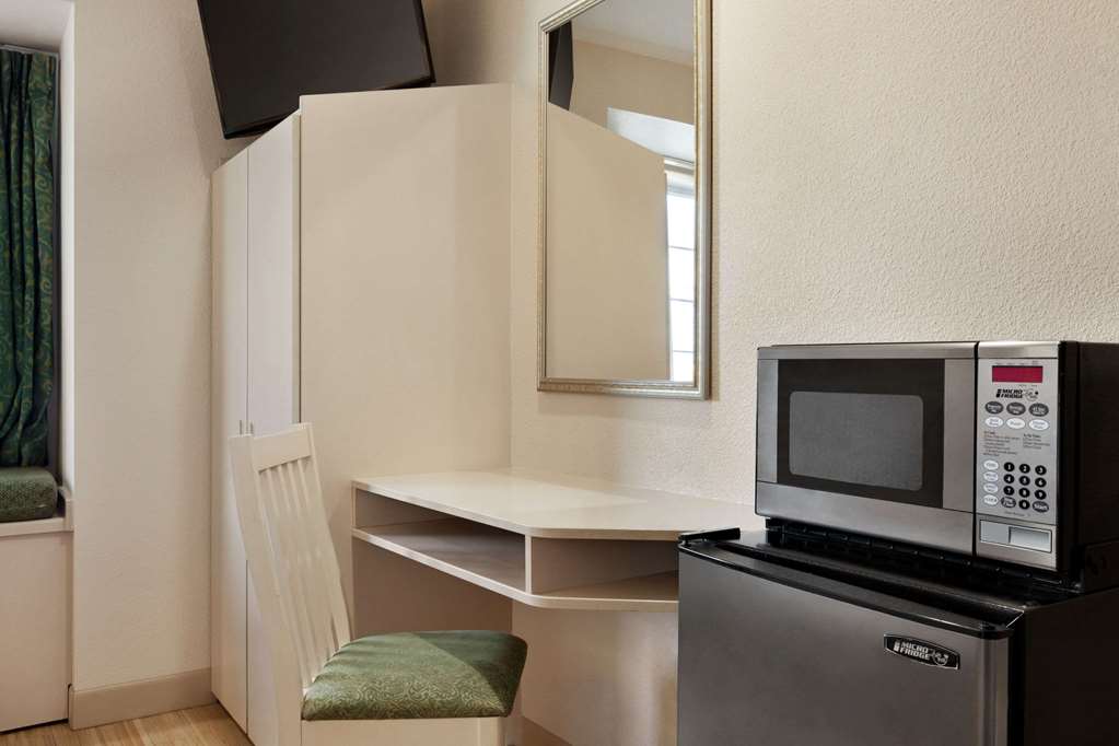 Microtel Inn & Suites by Wyndham Lodi North Stockton - photo 10