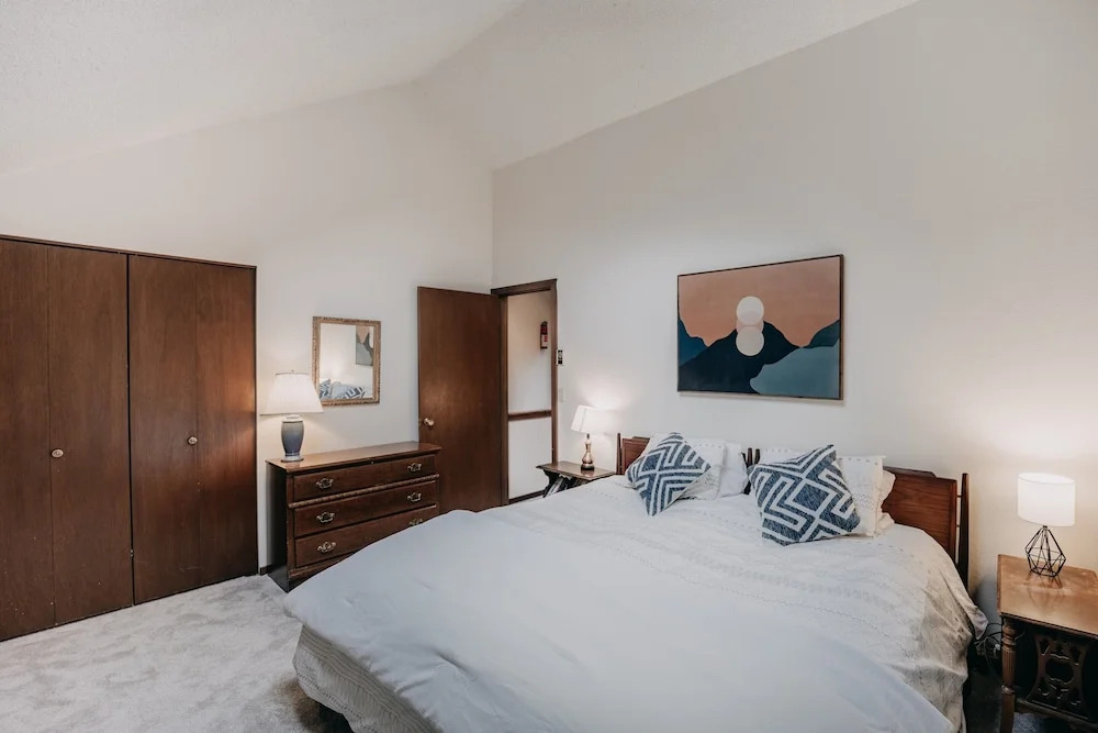 55SW Fireplace D W WithD Sleeps 4 condo — 4-Star Luxury Hotel in Deming, United States