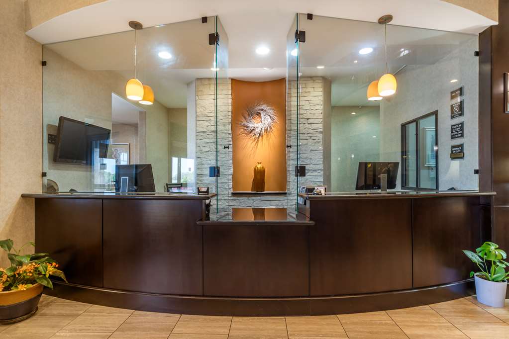 Best Western Plus Lytle Inn & Suites - photo 12