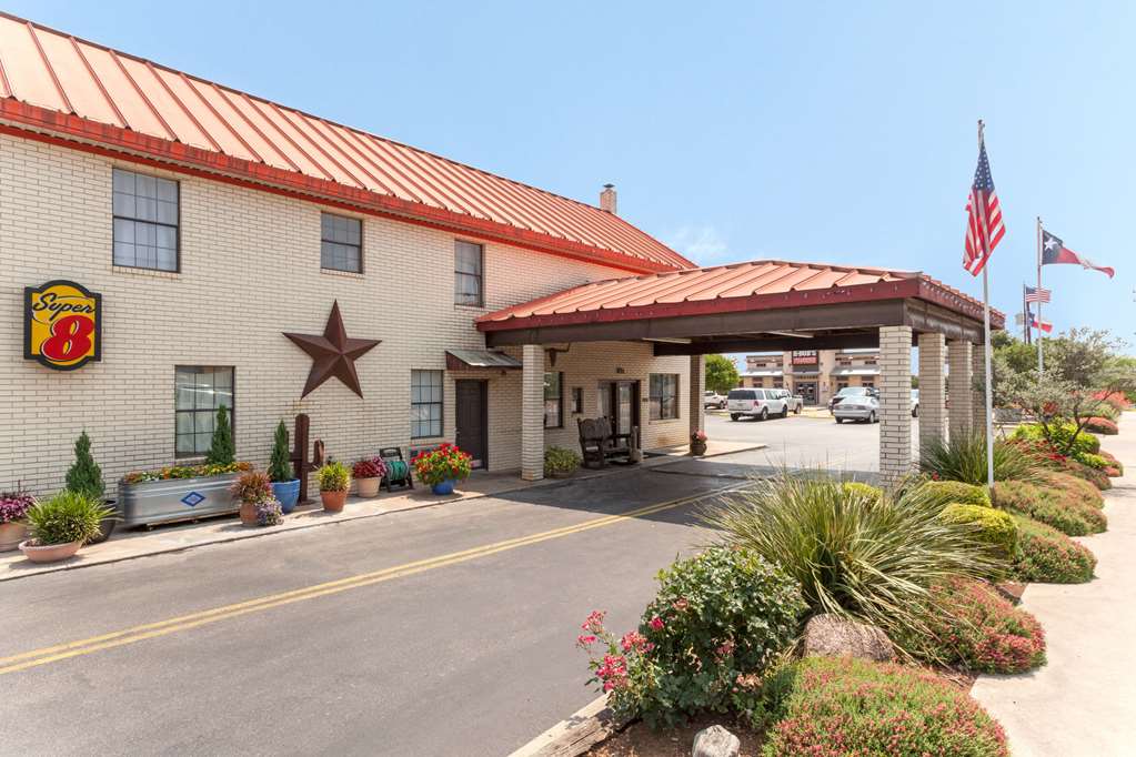 Super 8 by Wyndham Fredericksburg - featured photo