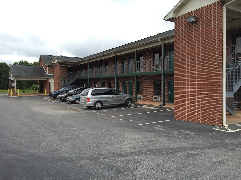 Highway Inn - photo 30