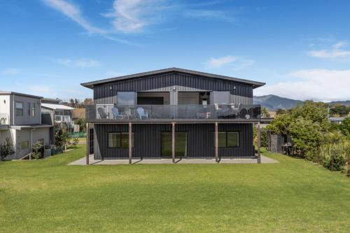 Black Bach Beachfront Paradise Retreat in Opotiki, New Zealand