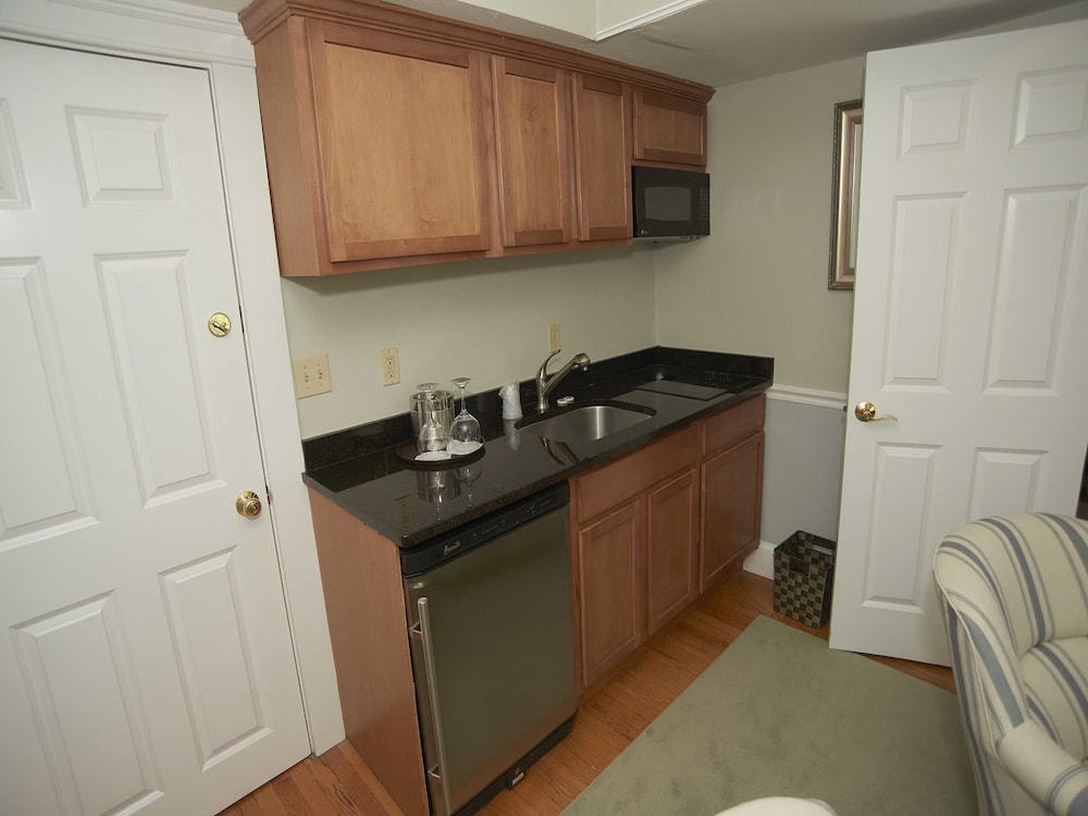 Bellevue Manor - photo 35