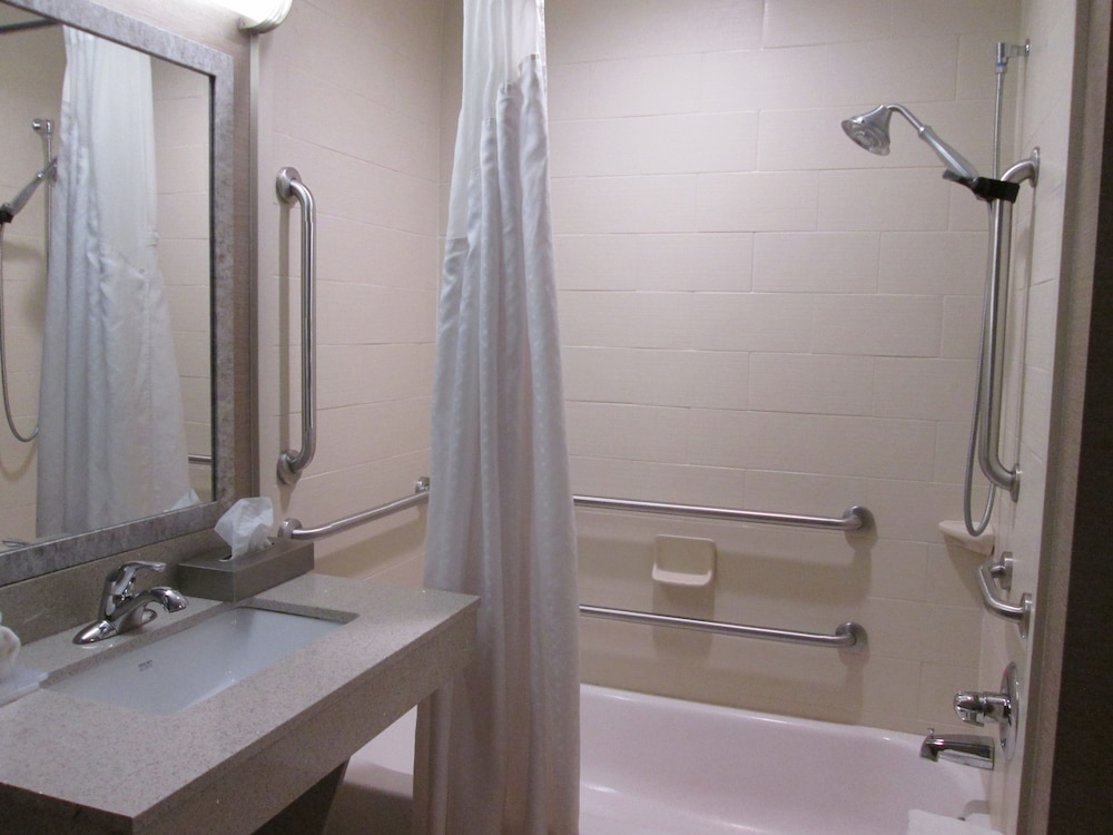 Holiday Inn Express Cloverdale by IHG - photo 32