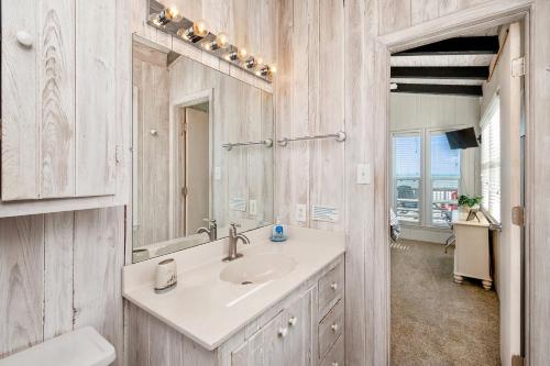 Brigantine by Oak Island Accommodations - photo 29