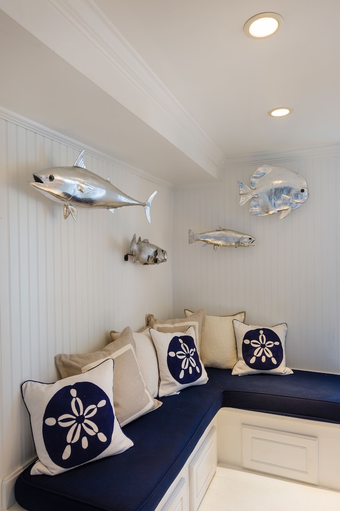 Blue Inn on The Beach - carbon neutral hotel in Newbury