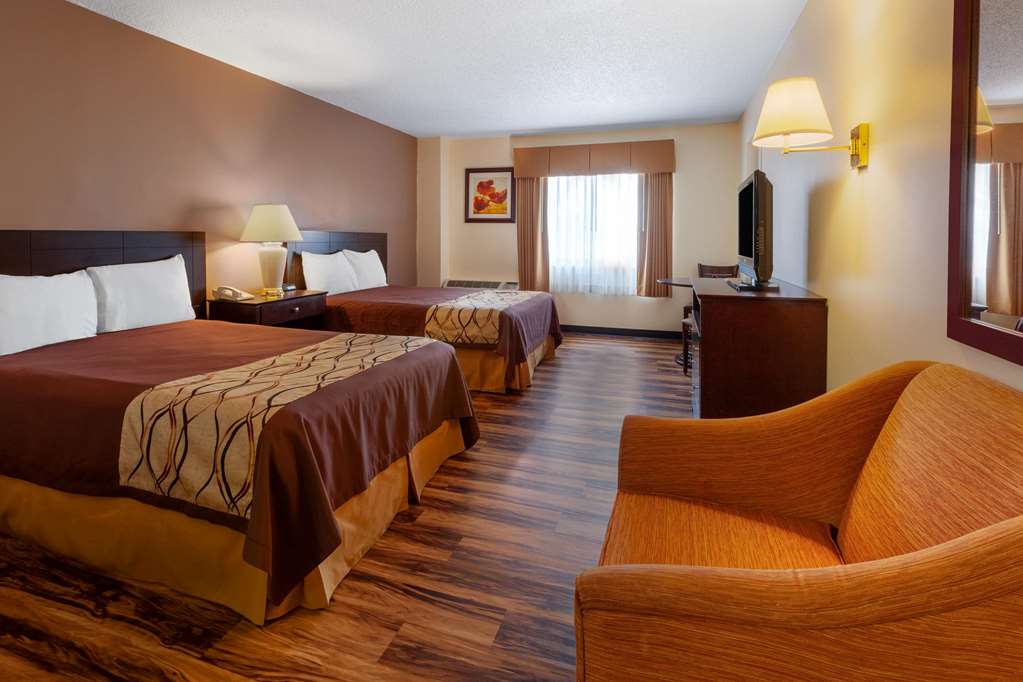 Travelodge by Wyndham Cleveland Airport - photo 21