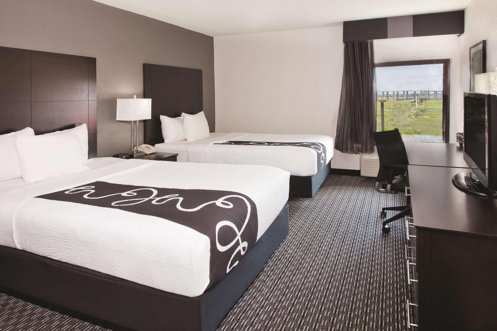 La Quinta Inn & Suites by Wyndham Charleston Riverview - photo 12