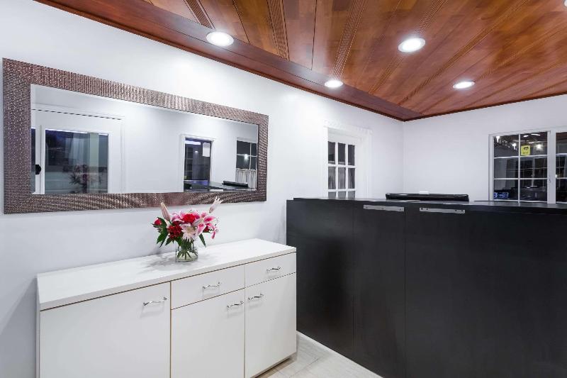Howard Johnson by Wyndham Berkeley - photo 2