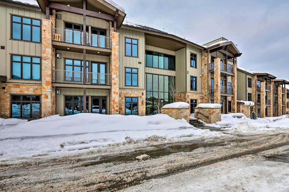 Luxe Canyons Ski Resort Condo Walk to Ski Lift - photo 15