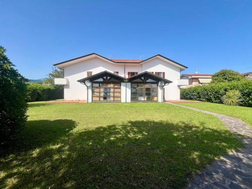 Villino Cocca in Marina Di Massa, Italy