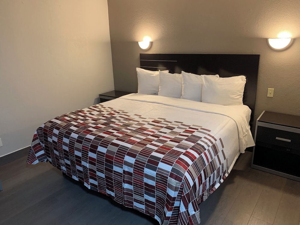 Red Roof Inn Copiague - photo 4