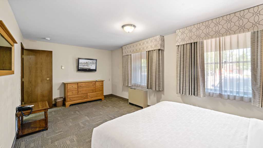 Clarion Hotel & Suites Fairbanks near Ft. Wainwright - photo 25