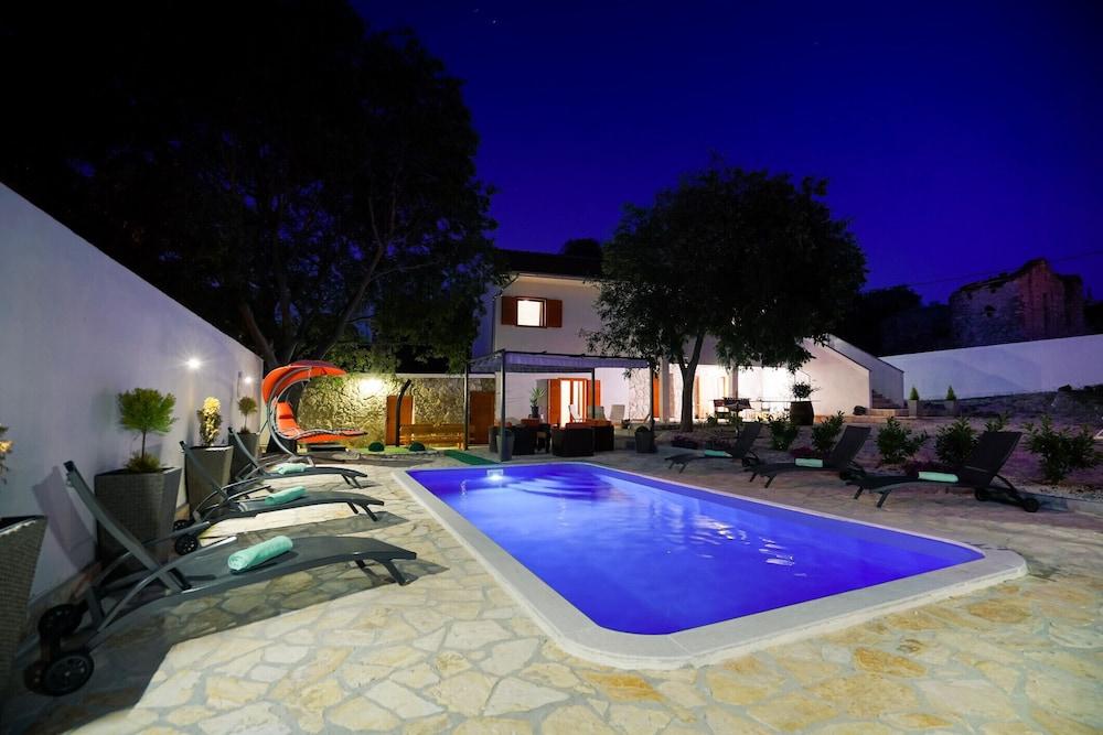 Villa Natura Zadarvillas — 4-Star Luxury Hotel in Benkovac, Croatia