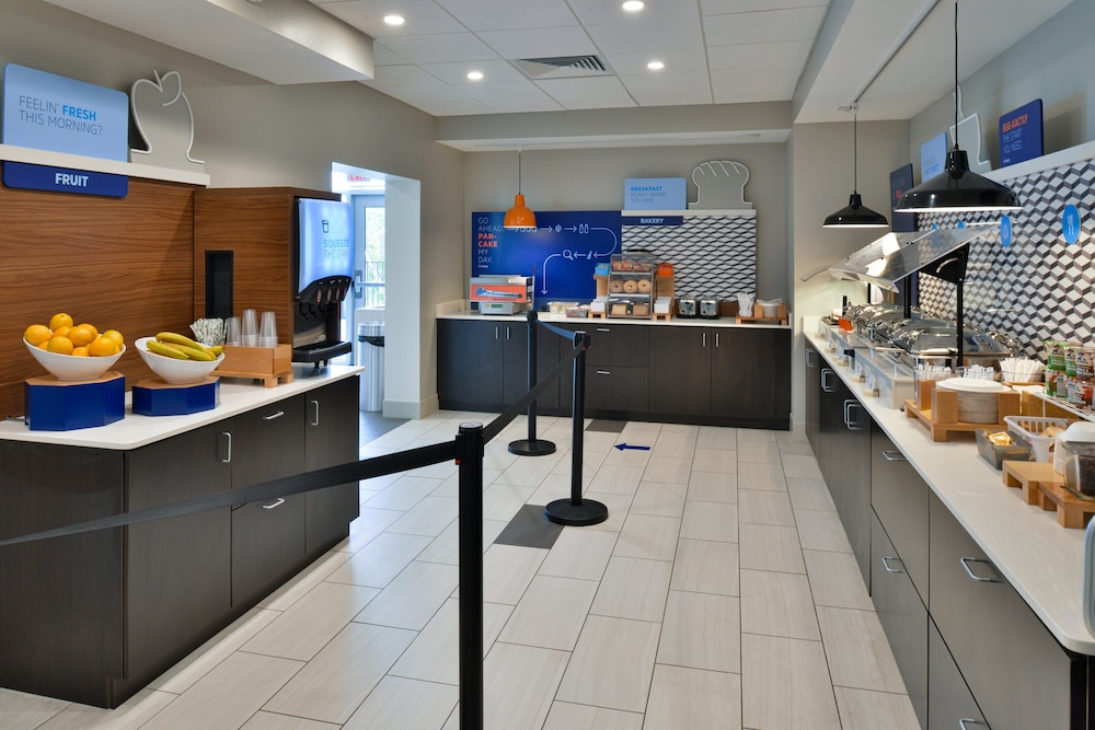Holiday Inn Express Orlando South Park by IHG - photo 66