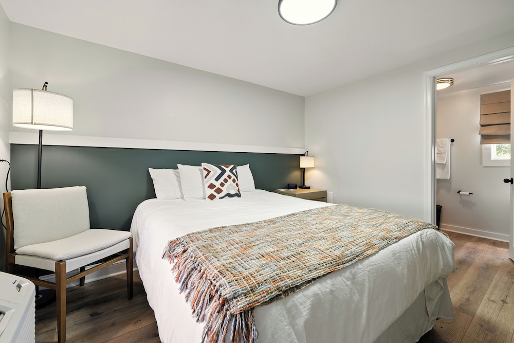 Hillside Motel LLC - photo 51