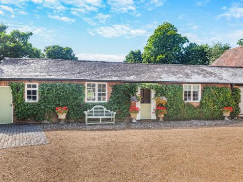 Orchard Cottage — 5-Star Luxury Hotel in None, United Kingdom