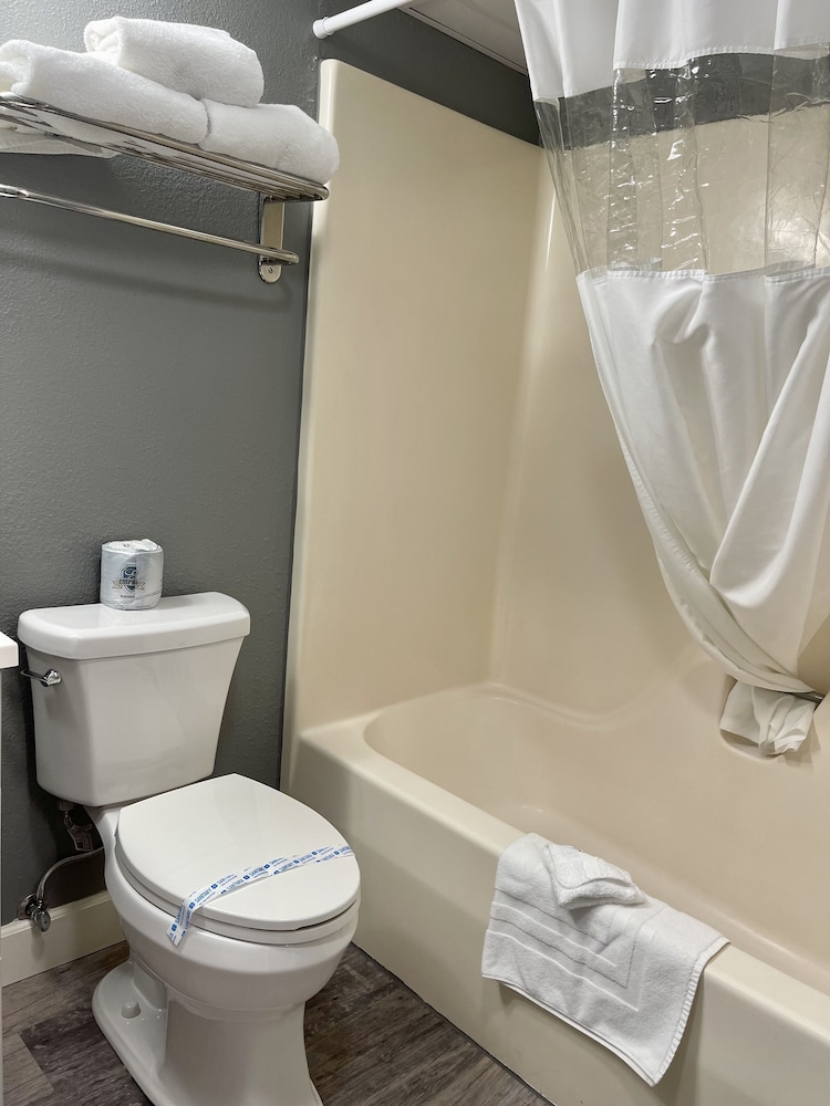 Lake Norfork Inn - photo 41