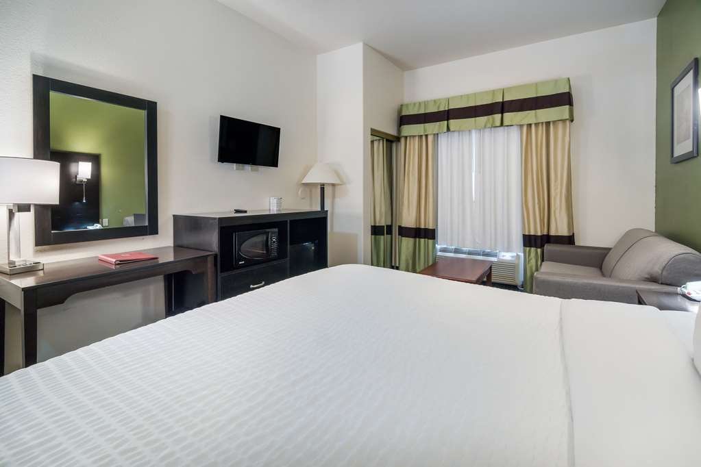 Clarion Inn & Suites Weatherford South - photo 7