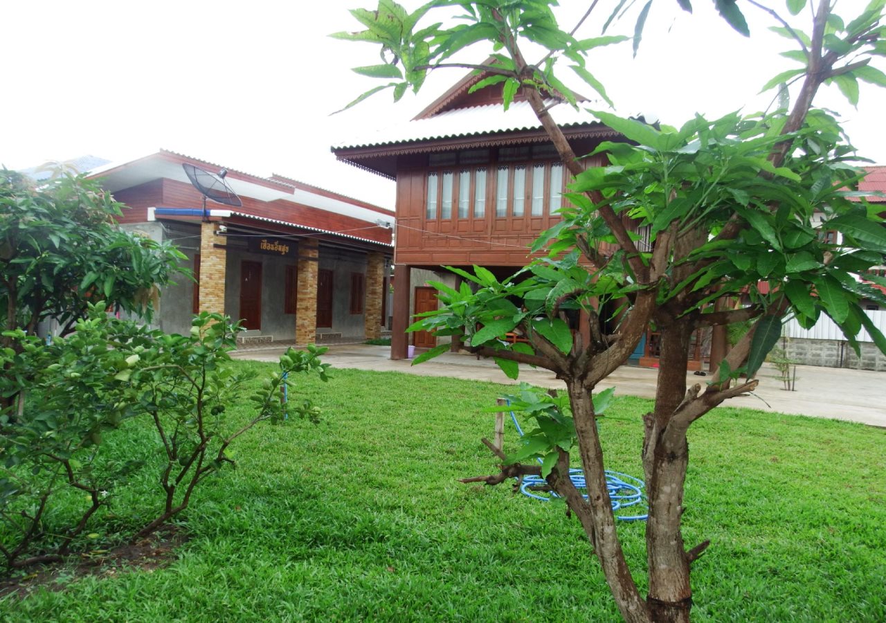 Pon Pon & Nuan La Or in Phrae, Thailand