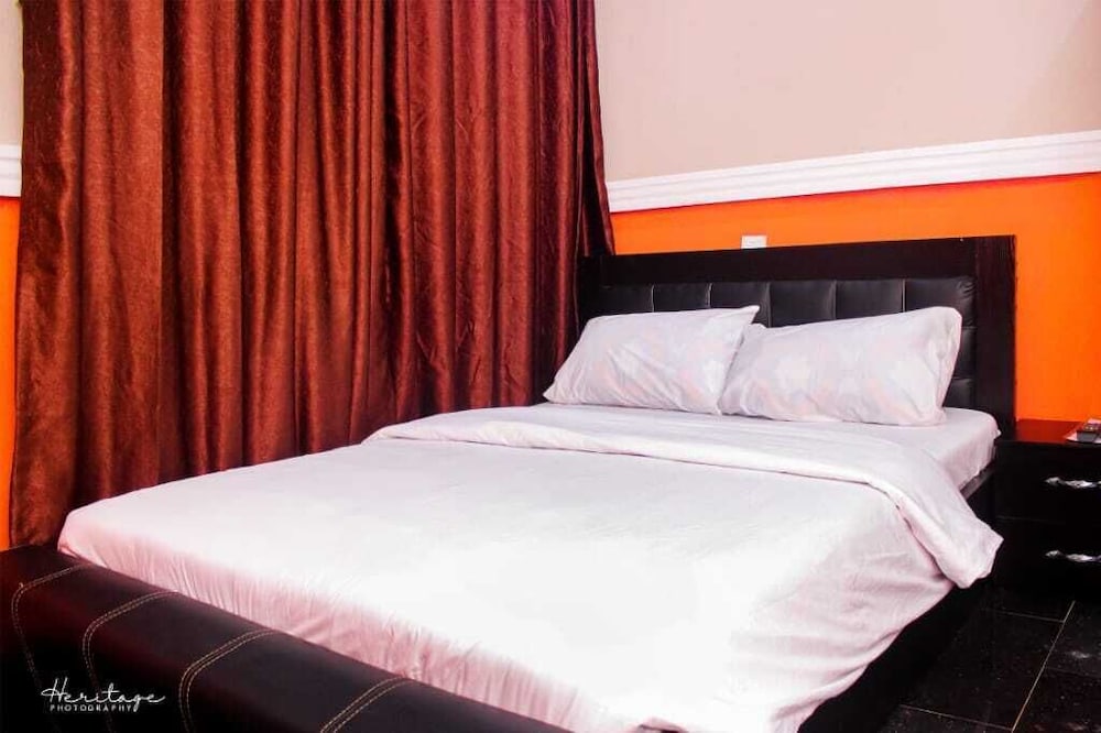 House Eleven Hotels And Apartments — Ibadan