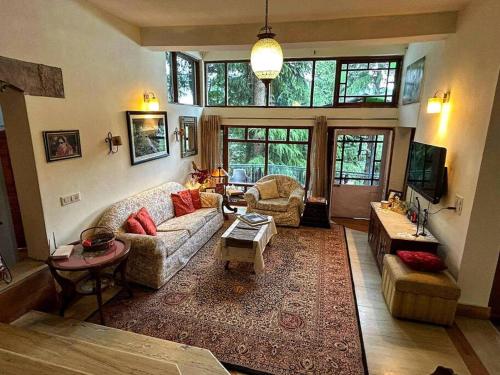 Scenic Hill View 3BHK Near Mall Road Stonewood in Dalhousie, India