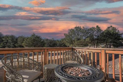 Entire Home Game Room Basement Firepit — Palmer Lake