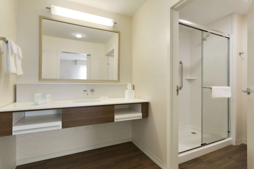 Hampton Inn & Suites Niles Warren - photo 34