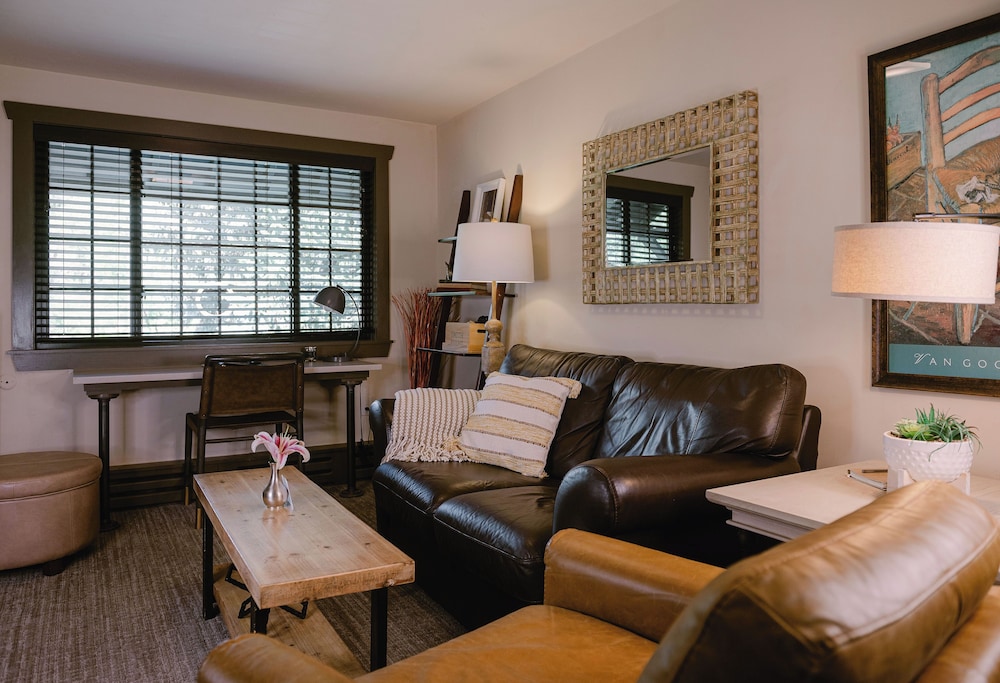 Highland Haven Creekside Inn - photo 106