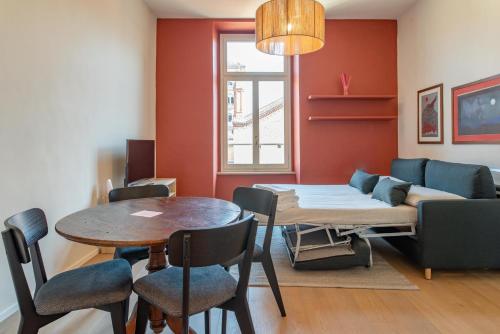 Familia Apartaments 252 by Happyhostorino — 4-Star Luxury Hotel in Turin, Italy