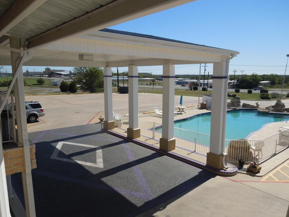 Relax Inn Mineral Wells - photo 5