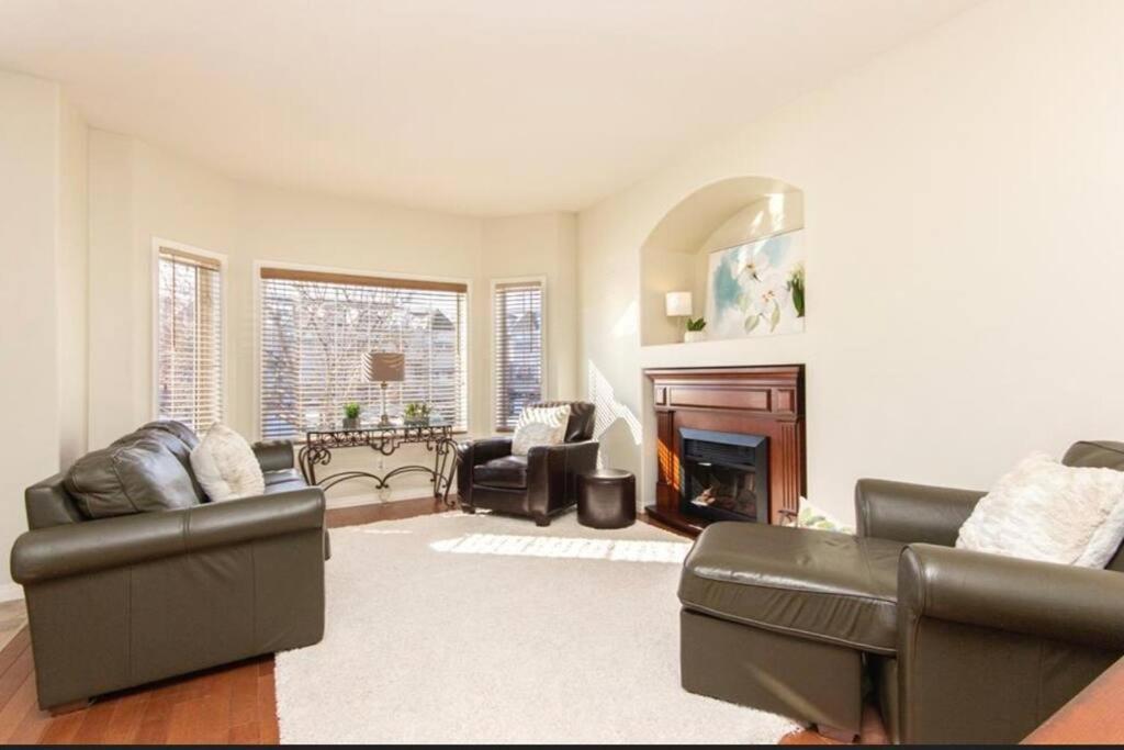 Spacious 3bedrm for family or business travellers in Red Deer, Canada