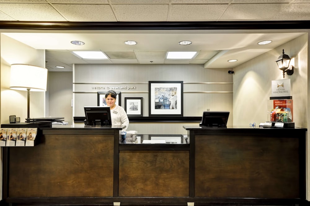 Hampton Inn Kansas City Overland Park - photo 4