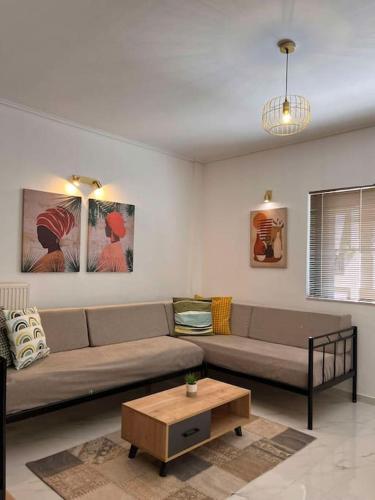 Carlito Apartment 2 Next To Metro Station — 4-Star Luxury Hotel in Nea Ionia, Greece