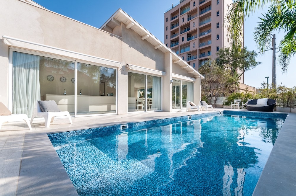 Magical Villa in Herzliya — 4-Star Luxury Hotel in Herzliya, Israel