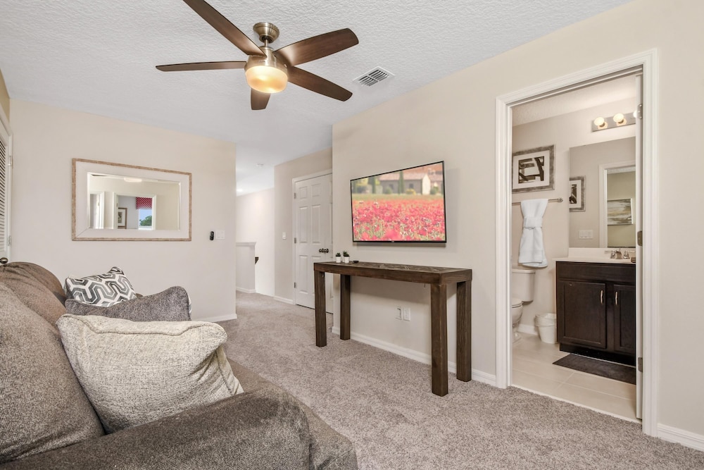 Solara Resort Brand New 4 Bed 4 5 Bath Townhome - photo 16