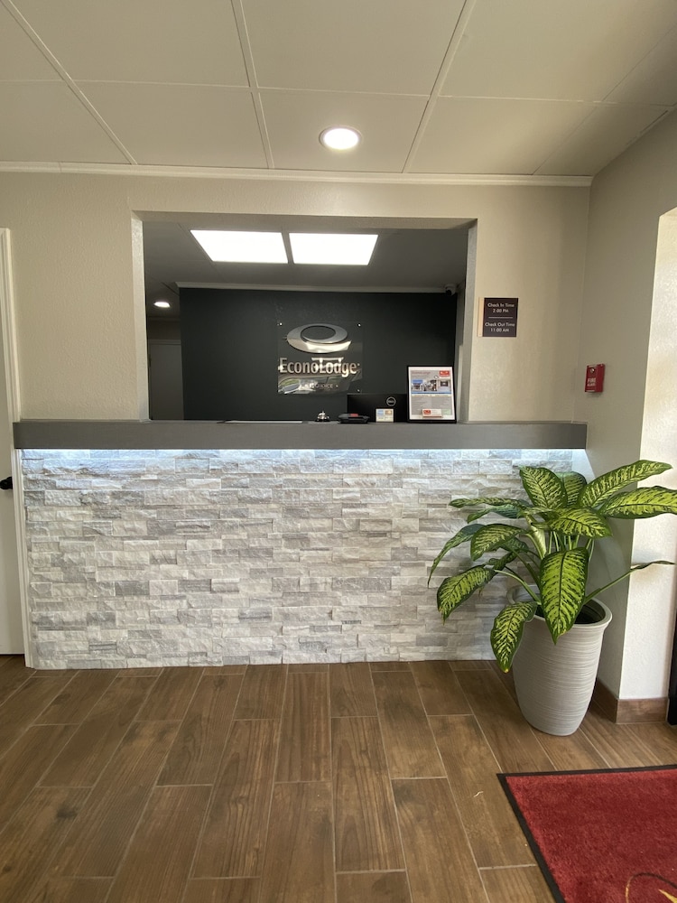 Econo Lodge Cheraw Market Street - photo 5