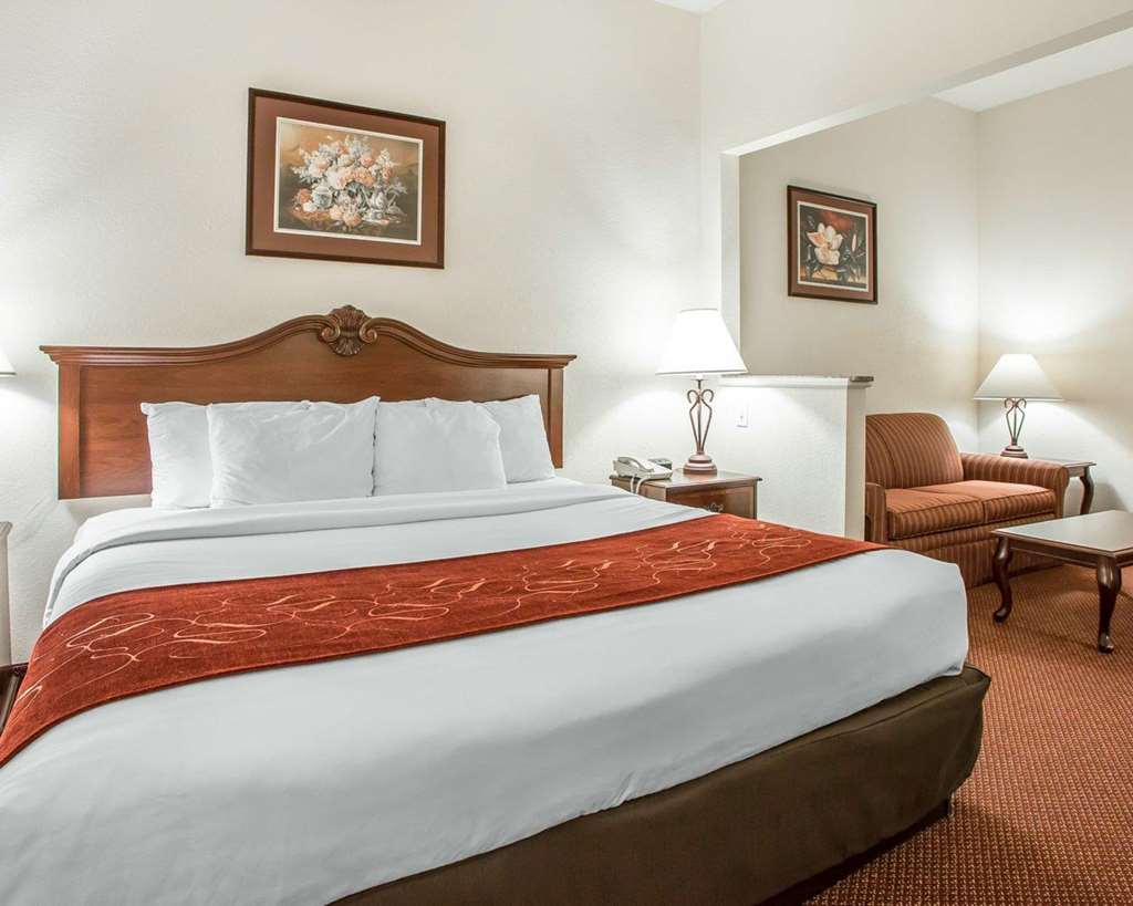 Comfort Suites Jefferson City - photo 16
