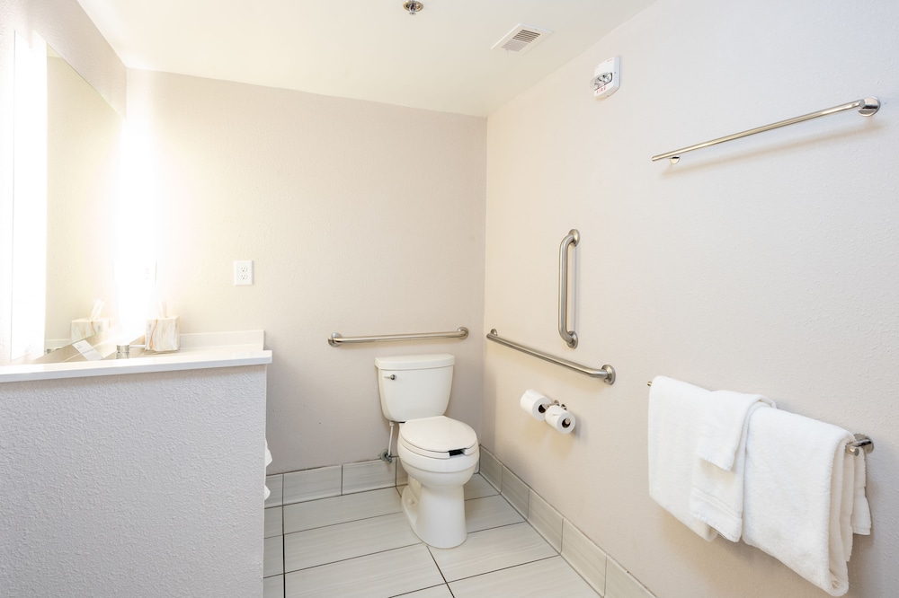 Holiday Inn Express Charleston by IHG - photo 18