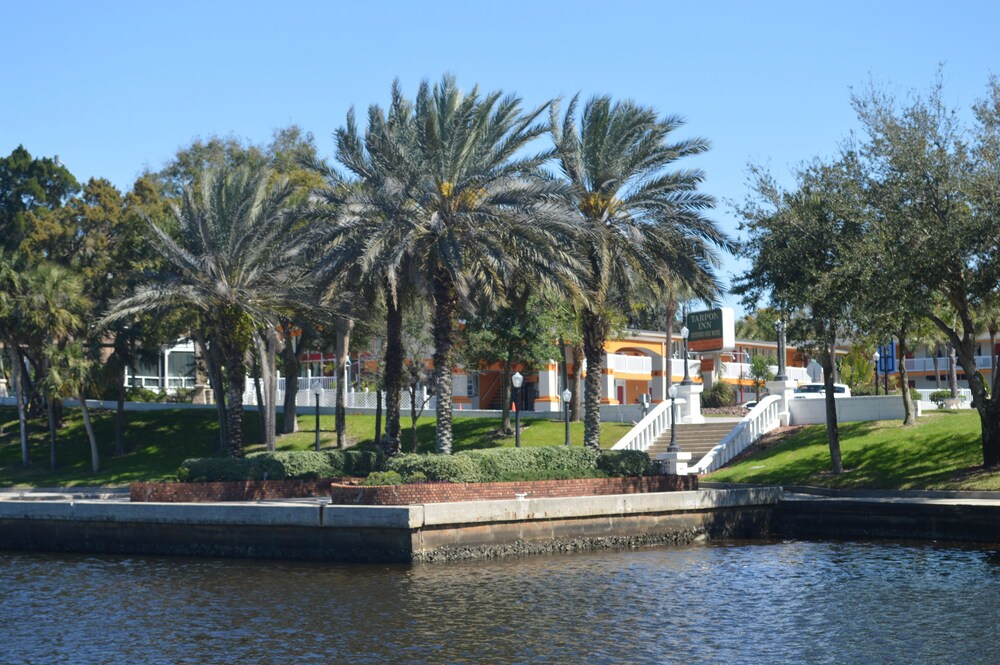 Tarpon Inn - photo 68