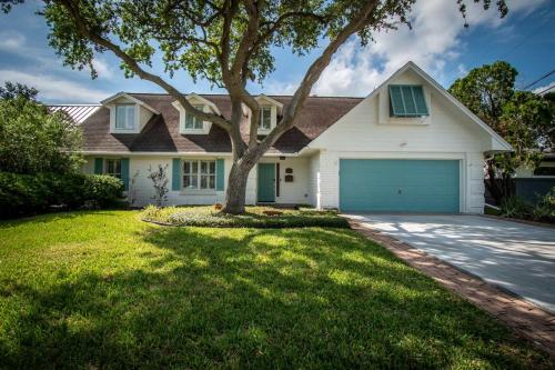 Coral Cove on Ocean View in Corpus Christi, United States